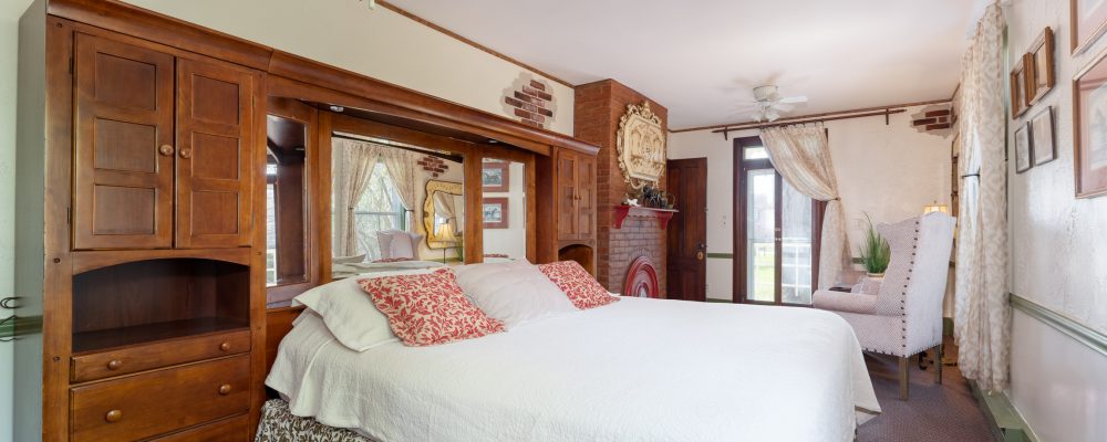 Saratoga Room | King Bed