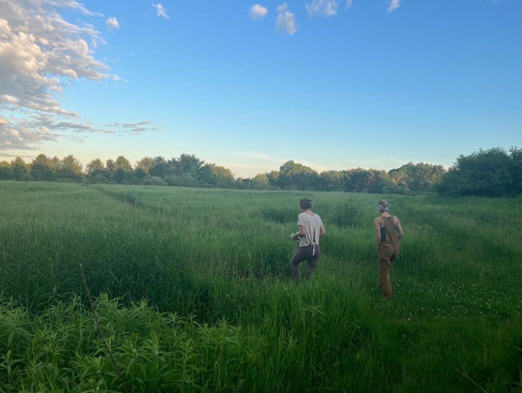 flo and allie in field